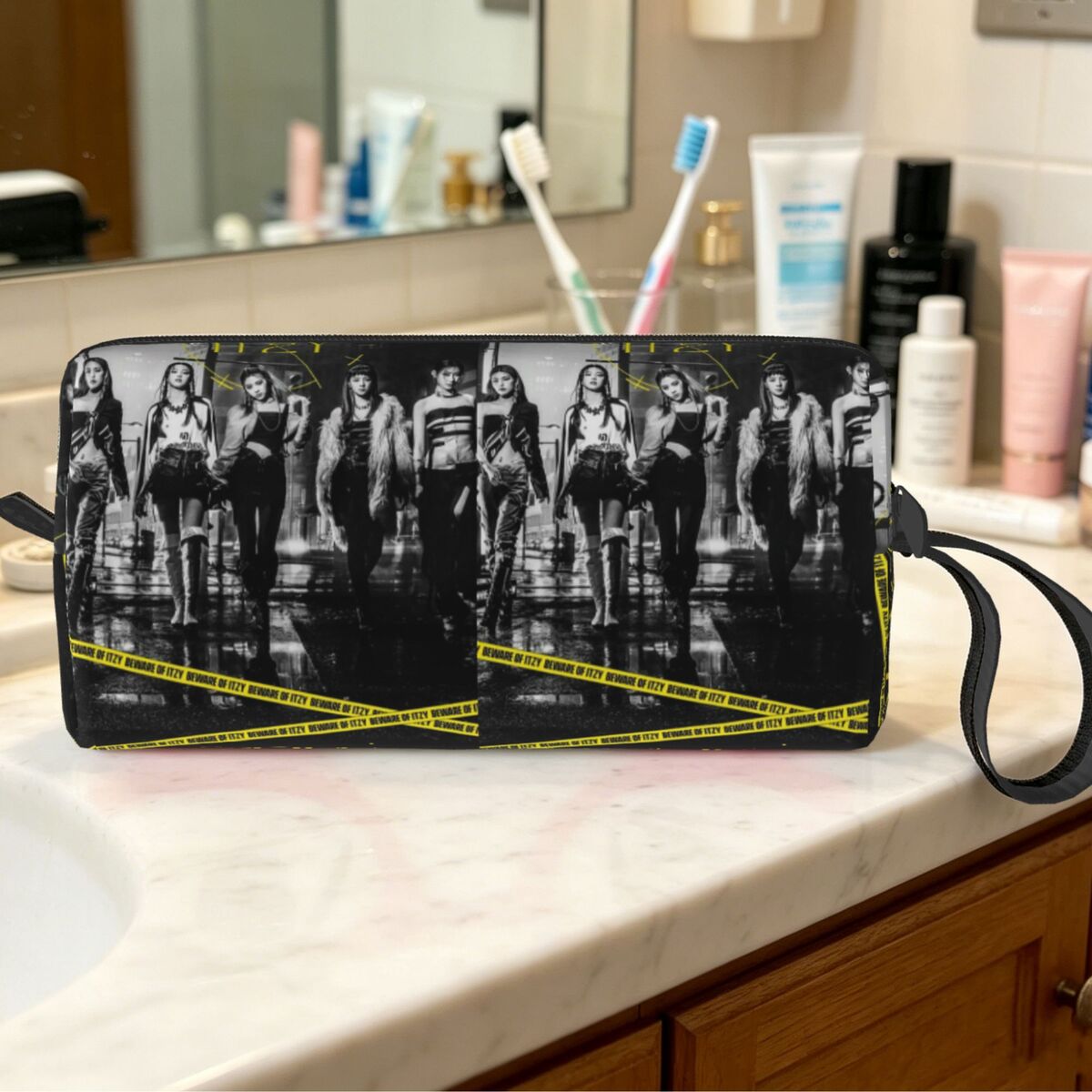 Beauty Makeup Kit For Girls - Косметичка Kpop Itzy-Girl Group Idol, органайзер